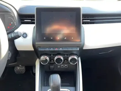 Photo 11 Renault Clio  E-Tech full hybrid 145