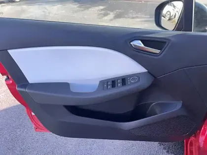 Photo 36 Renault Clio  E-Tech full hybrid 145