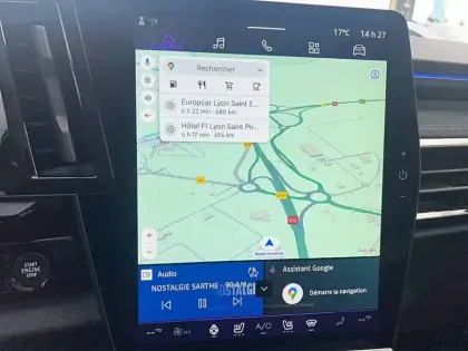 Photo 21 Renault Austral  E-Tech full hybrid 200 GSR2