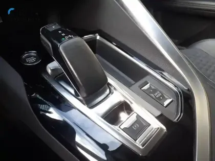 Photo 18 Peugeot 3008  Hybrid 225 e-EAT8