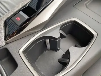 Photo 17 Peugeot 3008  Hybrid 145 e-DCS6