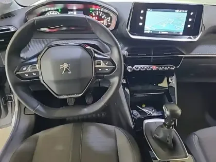 Photo 11 Peugeot 208  PureTech 100 S&S BVM6