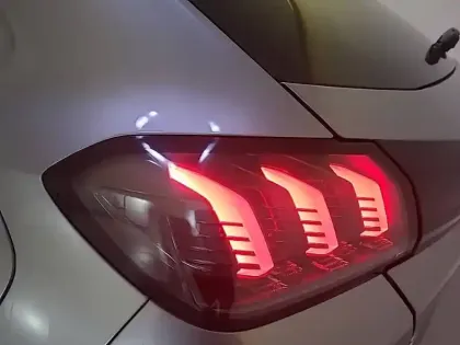 Photo 16 Peugeot 208  PureTech 100 S&S BVM6