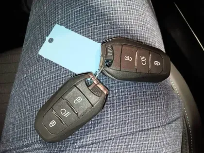 Photo 2 Peugeot 208  PureTech 100 S&S BVM6