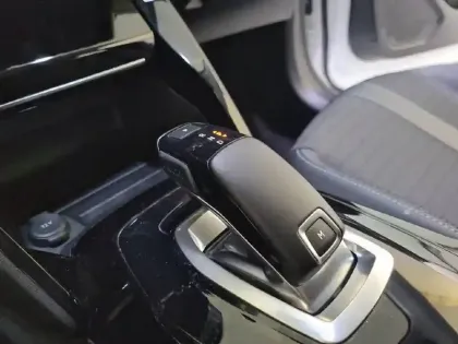 Photo 13 Peugeot 208  PureTech 100 S&S EAT8