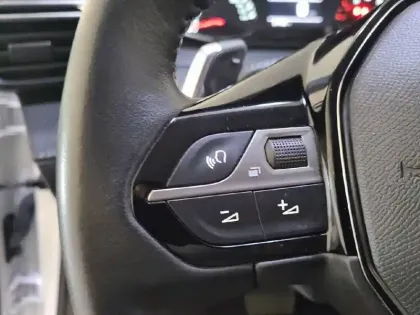 Photo 26 Peugeot 208  PureTech 100 S&S EAT8