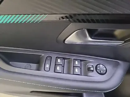 Photo 29 Peugeot 208  PureTech 100 S&S EAT8