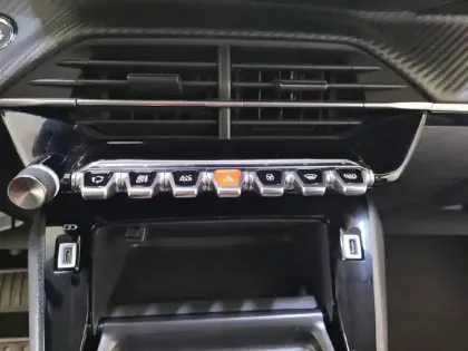 Photo 24 Peugeot 208  PureTech 100 S&S EAT8