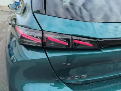 Photo 16 Peugeot 308  Hybrid 145 e-DCS6