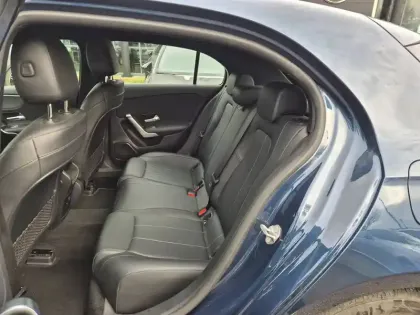 Photo 8 Mercedes Classe A  180 d 8G-DCT