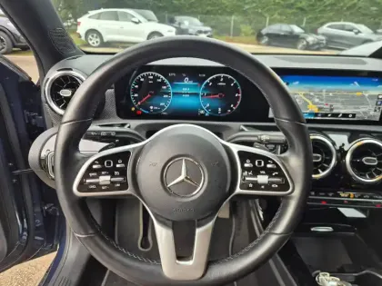 Photo 12 Mercedes Classe A  180 d 8G-DCT