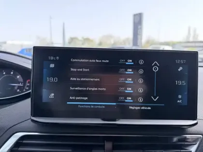 Photo 31 Peugeot 3008  BlueHDi 130ch S&S EAT8