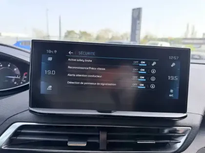 Photo 35 Peugeot 3008  BlueHDi 130ch S&S EAT8