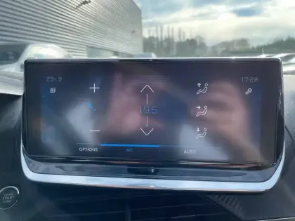 Photo 53 Peugeot 208  PureTech 100 S&S BVM6