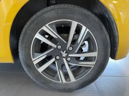 Photo 54 Peugeot 208  PureTech 100 S&S BVM6