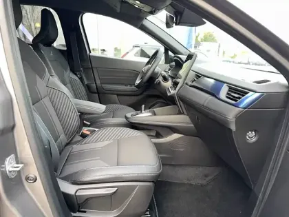 Photo 13 Renault Captur  E-Tech full hybrid 160 ch