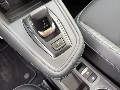 Photo 12 Renault Captur  E-Tech full hybrid 160 ch