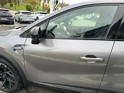 Photo 10 Renault Captur  E-Tech full hybrid 160 ch