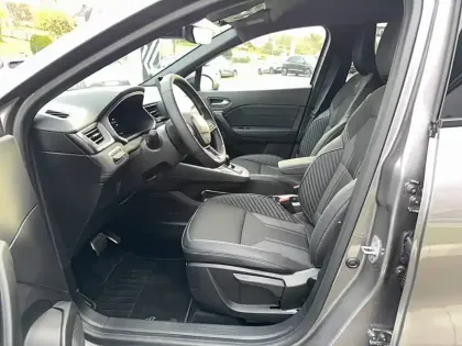 Photo 45 Renault Captur  E-Tech full hybrid 160 ch