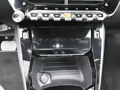 Photo 24 Peugeot 208  Electrique 50 kWh 136ch