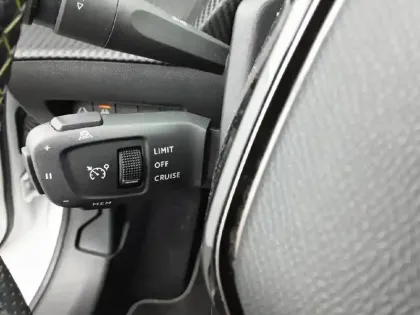 Photo 18 Peugeot 208  Electrique 50 kWh 136ch