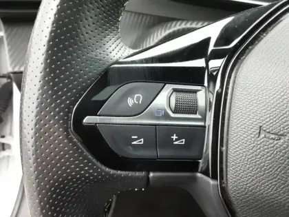 Photo 19 Peugeot 208  Electrique 50 kWh 136ch