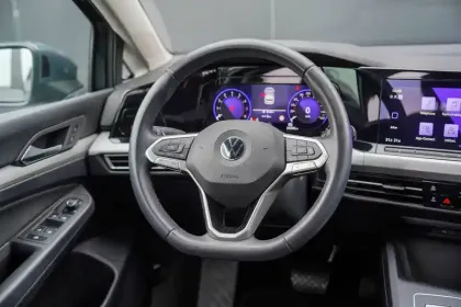 Photo 21 Volkswagen Golf  1.0 eTSI OPF 110 DSG7