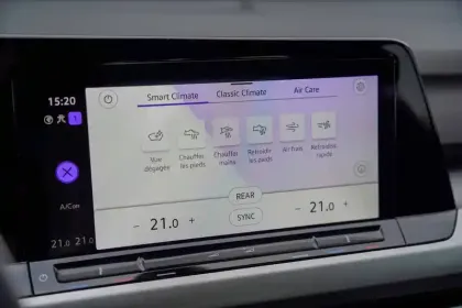 Photo 28 Volkswagen Golf  1.0 eTSI OPF 110 DSG7