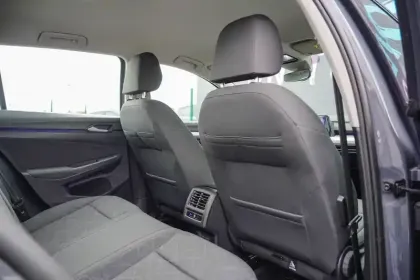 Photo 12 Volkswagen Golf  1.0 eTSI OPF 110 DSG7