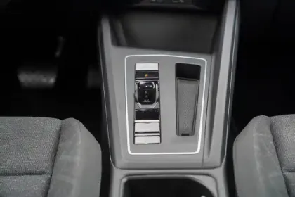 Photo 22 Volkswagen Golf  1.0 eTSI OPF 110 DSG7