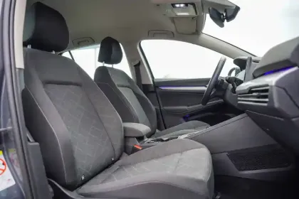 Photo 11 Volkswagen Golf  1.0 eTSI OPF 110 DSG7