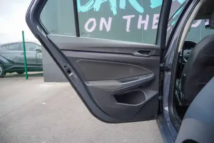 Photo 18 Volkswagen Golf  1.0 eTSI OPF 110 DSG7