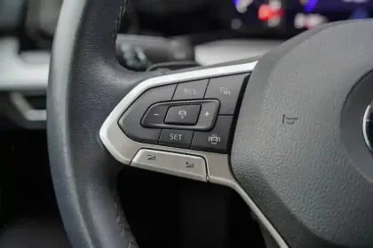 Photo 23 Volkswagen Golf  1.0 eTSI OPF 110 DSG7