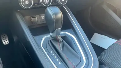 Photo 28 Renault Clio  E-Tech hybride 145