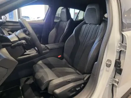 Photo 16 Peugeot 408  Electrique 58 kWh 210ch