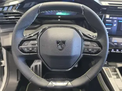 Photo 13 Peugeot 408  Electrique 58 kWh 210ch