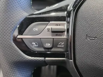 Photo 14 Peugeot 408  Electrique 58 kWh 210ch