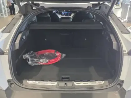 Photo 15 Peugeot 408  Electrique 58 kWh 210ch