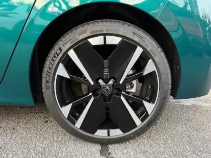 Photo 10 Peugeot 308  Hybrid 145 e-DCS6