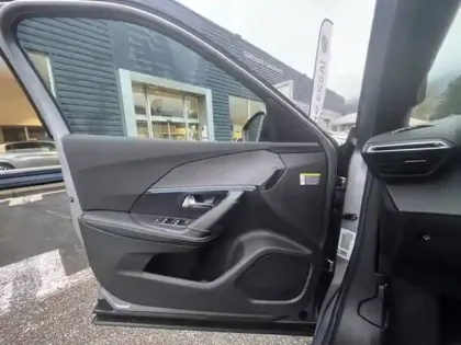 Photo 26 Peugeot 2008  Hybrid 145 e-DCS6