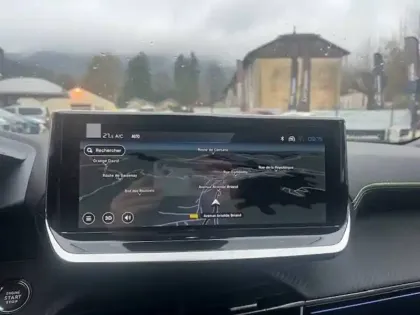 Photo 10 Peugeot 2008  Hybrid 145 e-DCS6