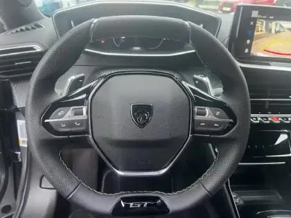 Photo 12 Peugeot 2008  Hybrid 145 e-DCS6