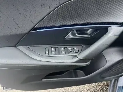 Photo 6 Peugeot 2008  Hybrid 145 e-DCS6