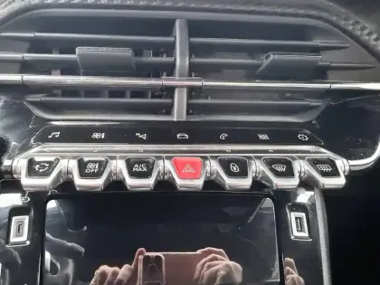 Photo 26 Peugeot 2008  PureTech 130 S&S EAT8