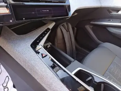 Photo 34 Peugeot 3008  Plug-in Hybrid 195 e-DCS7