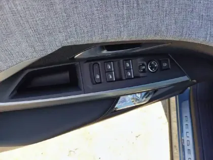 Photo 18 Peugeot 3008  Plug-in Hybrid 195 e-DCS7