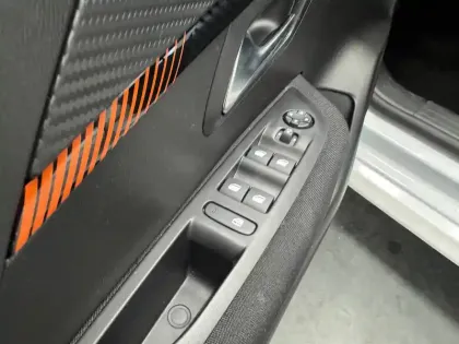 Photo 18 Peugeot 208  PureTech 75 S&S BVM5