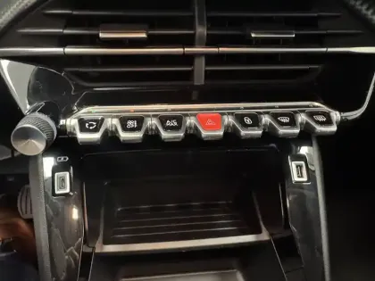 Photo 20 Peugeot 208  PureTech 75 S&S BVM5