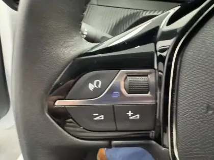 Photo 27 Peugeot 208  PureTech 75 S&S BVM5