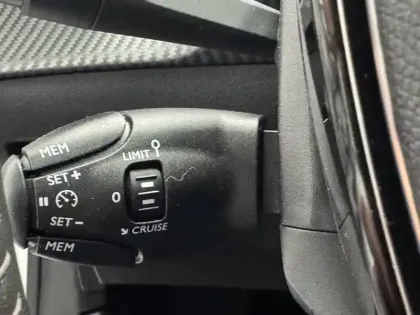 Photo 28 Peugeot 208  PureTech 75 S&S BVM5